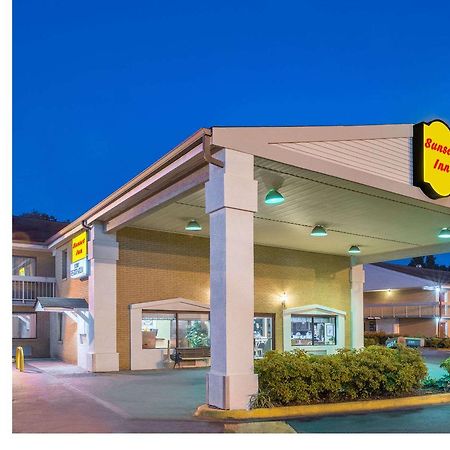 Sunset Inn Northlake Charlotte Exterior photo
