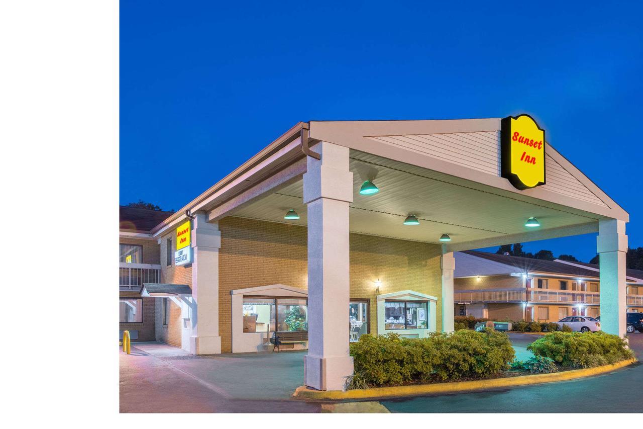 Sunset Inn Northlake Charlotte Exterior photo